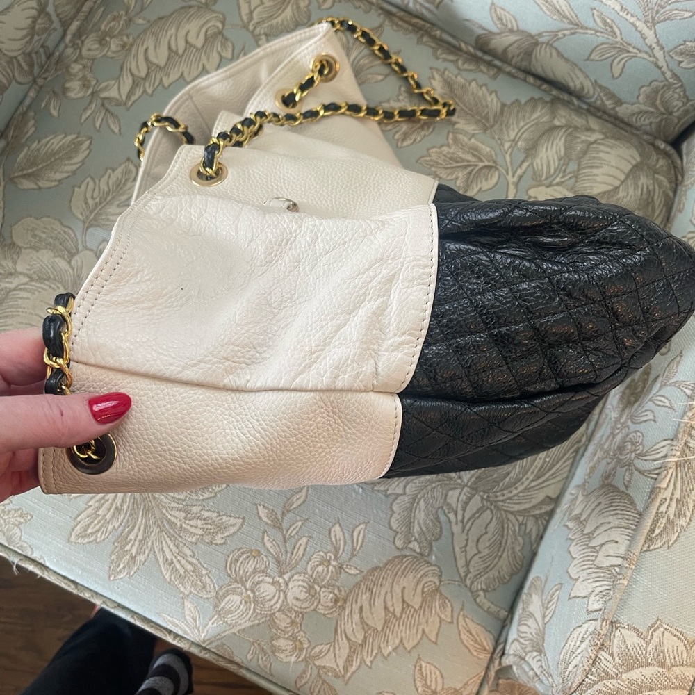 Two-Tone Black and Cream Shoulder Tote Bag Large - Picture 6 of 12